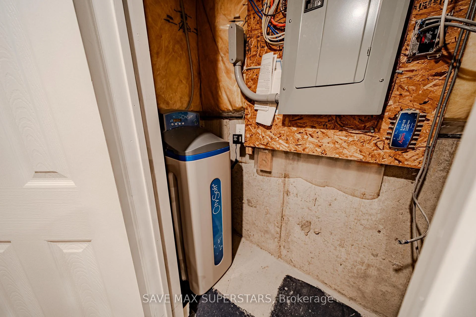 Photo 51 of 28 Versailles Crescent, Barrie, Innis-Shore — HOMEH