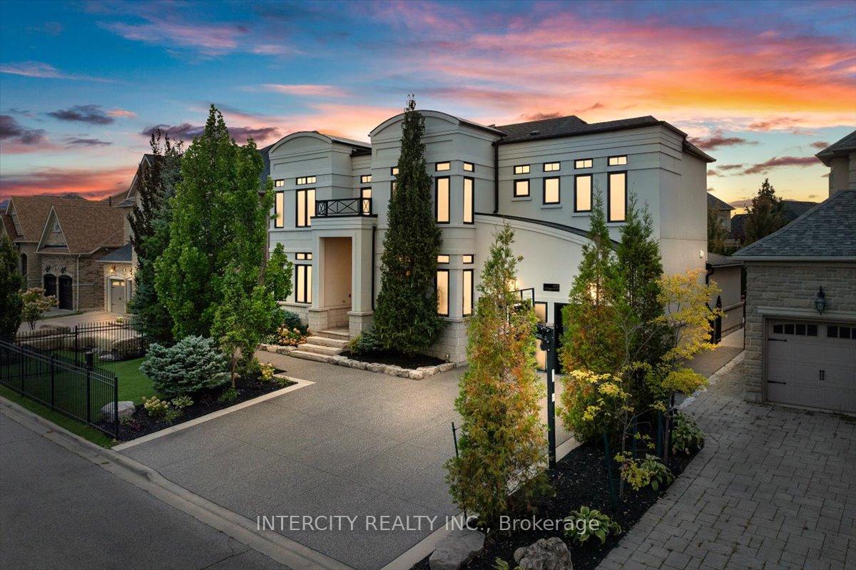 Photo 2 of 102 Cook's Mill Crescent, Vaughan, Patterson — HOMEH