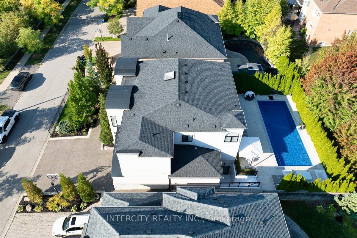 Photo 3 of 102 Cook's Mill Crescent, Vaughan, Patterson — HOMEH