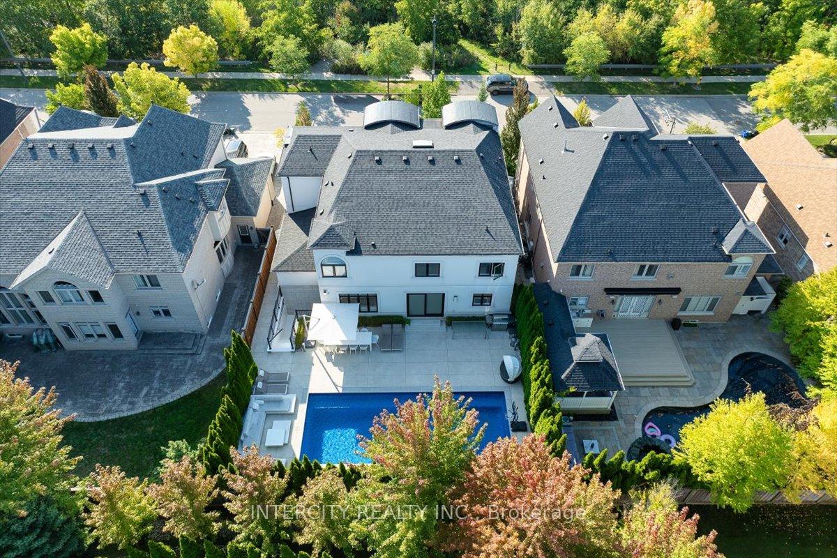 Photo 4 of 102 Cook's Mill Crescent, Vaughan, Patterson — HOMEH