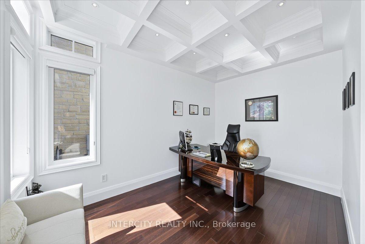 Photo 8 of 102 Cook's Mill Crescent, Vaughan, Patterson — HOMEH