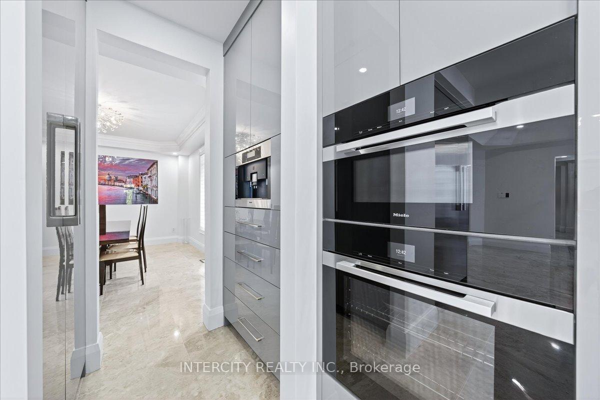 Photo 20 of 102 Cook's Mill Crescent, Vaughan, Patterson — HOMEH