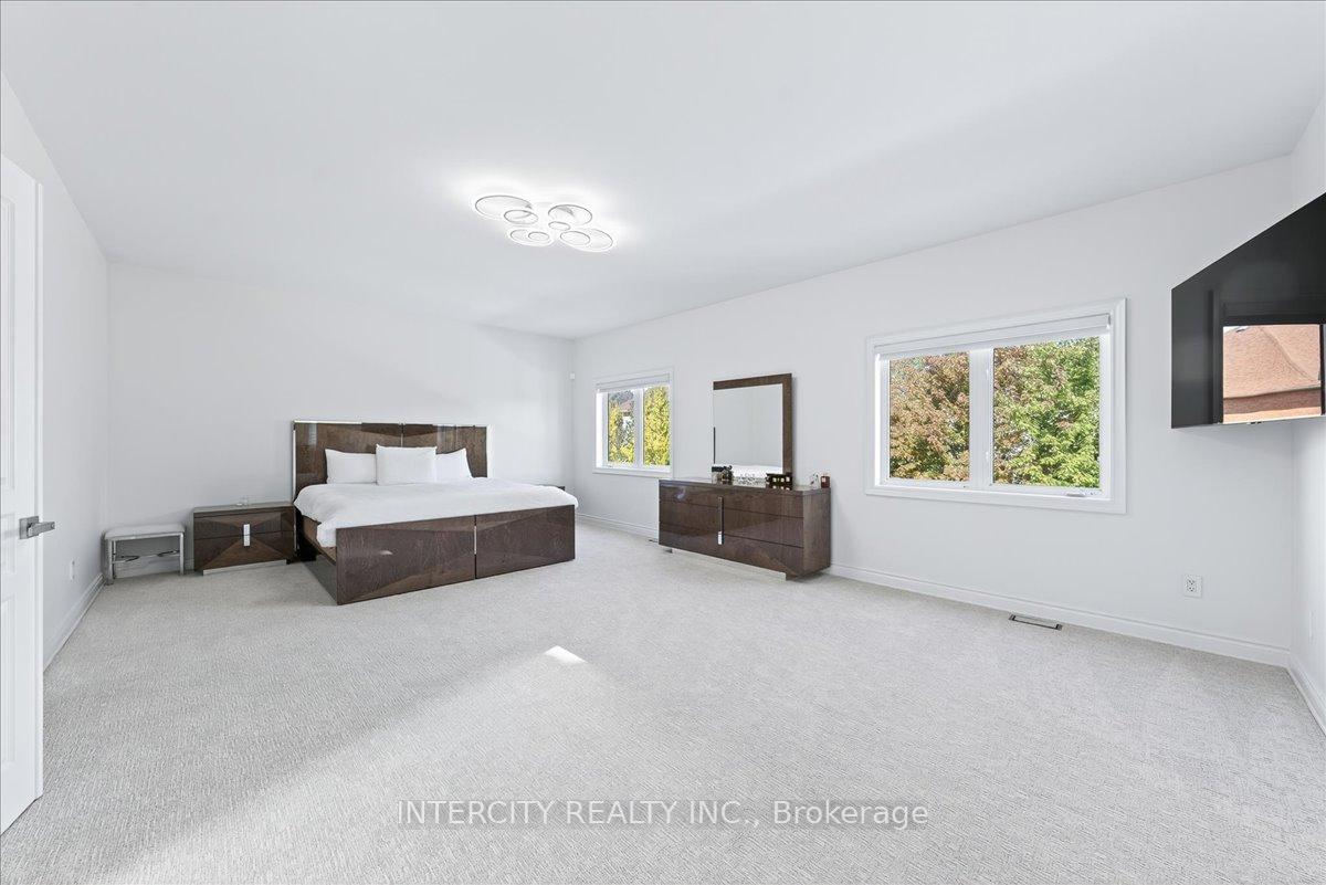 Photo 24 of 102 Cook's Mill Crescent, Vaughan, Patterson — HOMEH