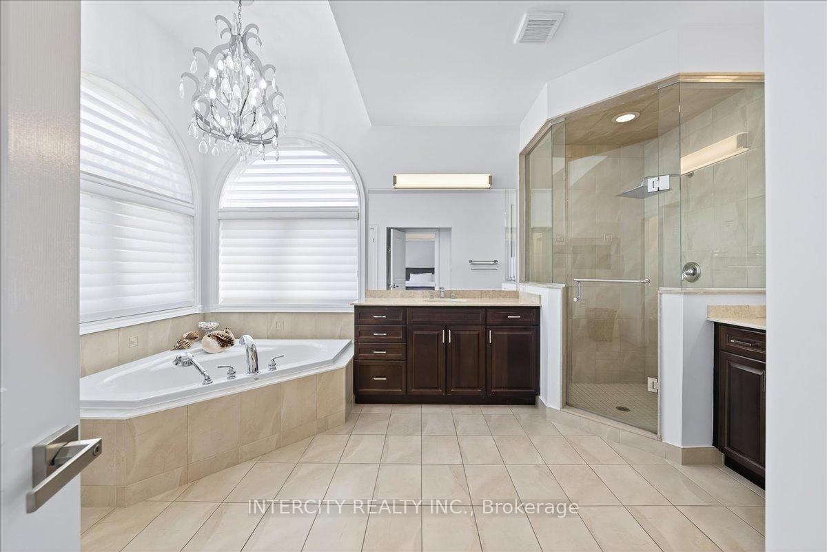 Photo 26 of 102 Cook's Mill Crescent, Vaughan, Patterson — HOMEH