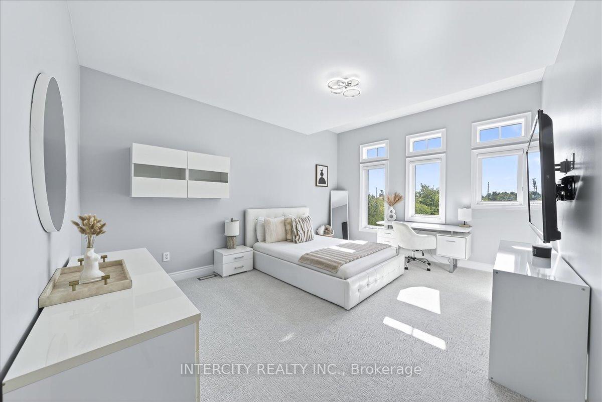 Photo 27 of 102 Cook's Mill Crescent, Vaughan, Patterson — HOMEH