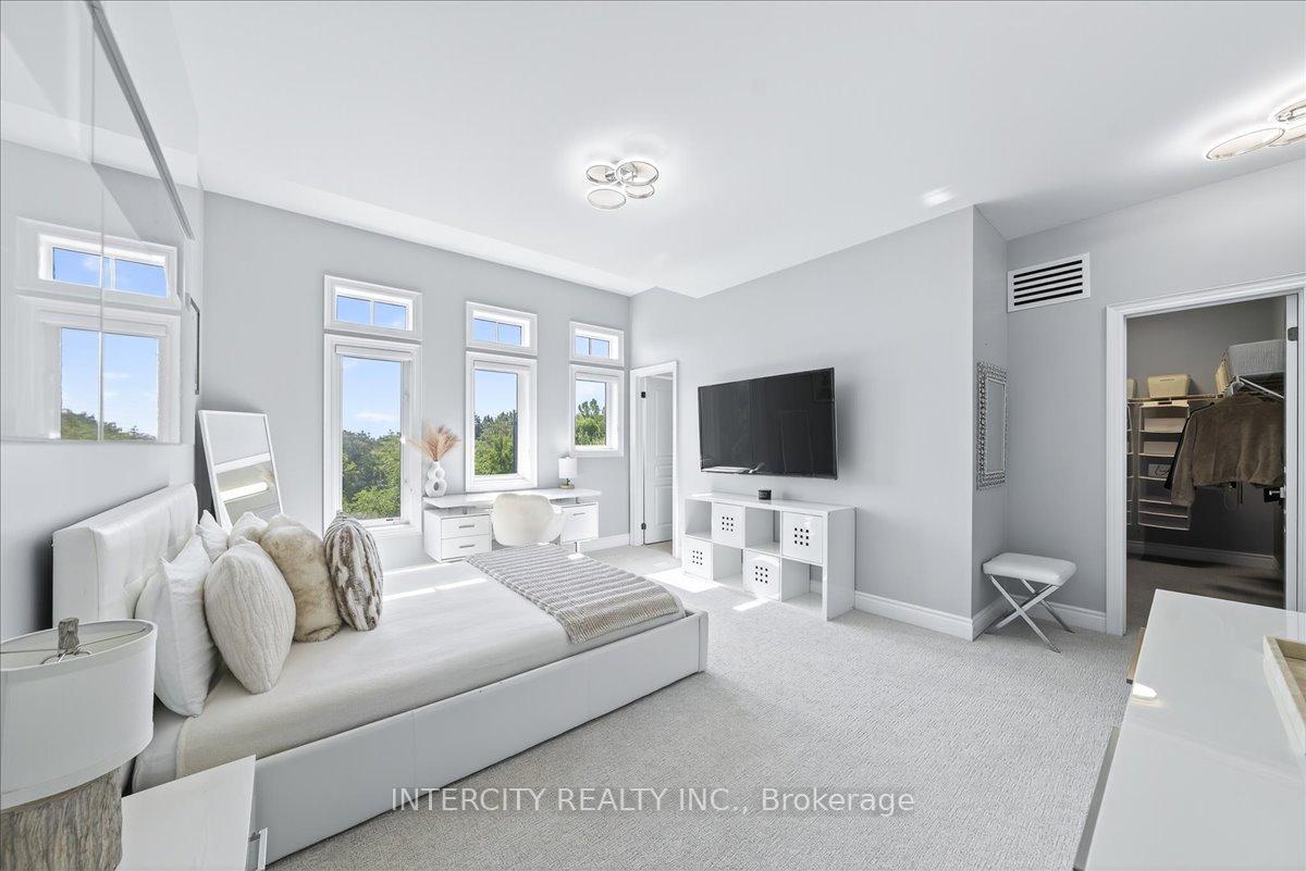 Photo 28 of 102 Cook's Mill Crescent, Vaughan, Patterson — HOMEH