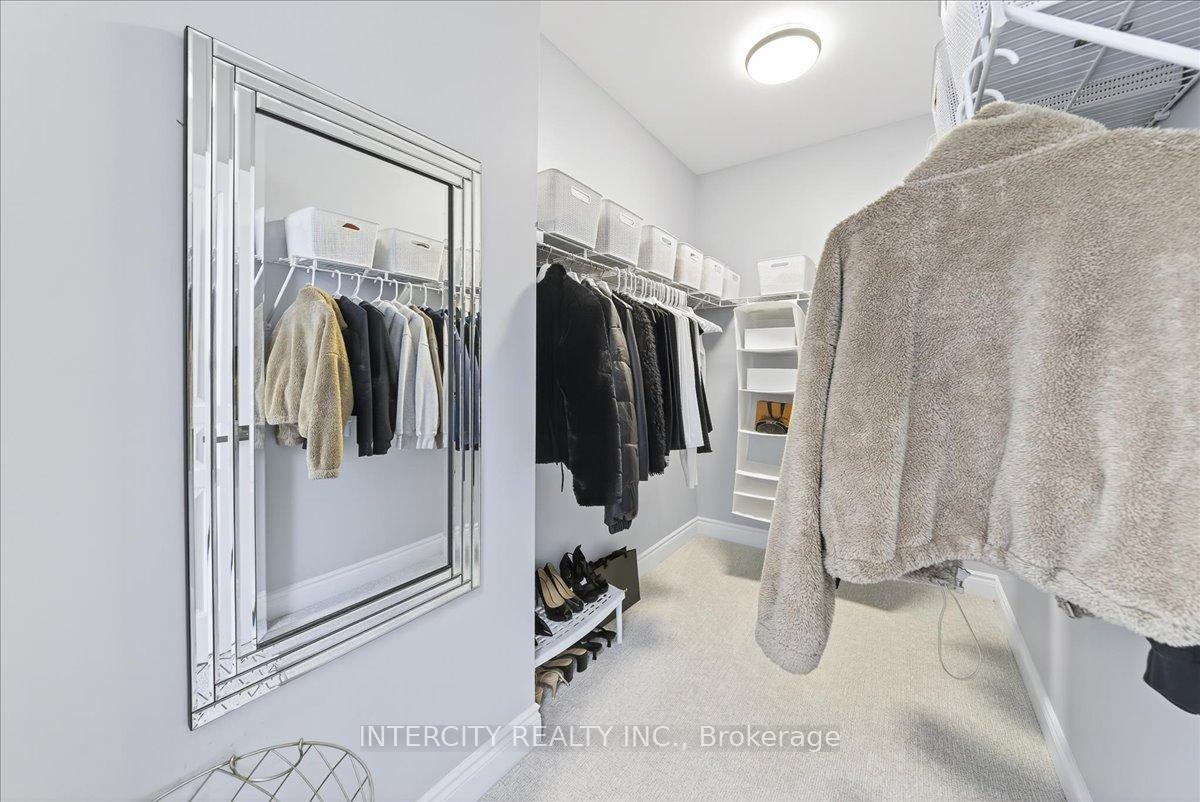 Photo 29 of 102 Cook's Mill Crescent, Vaughan, Patterson — HOMEH