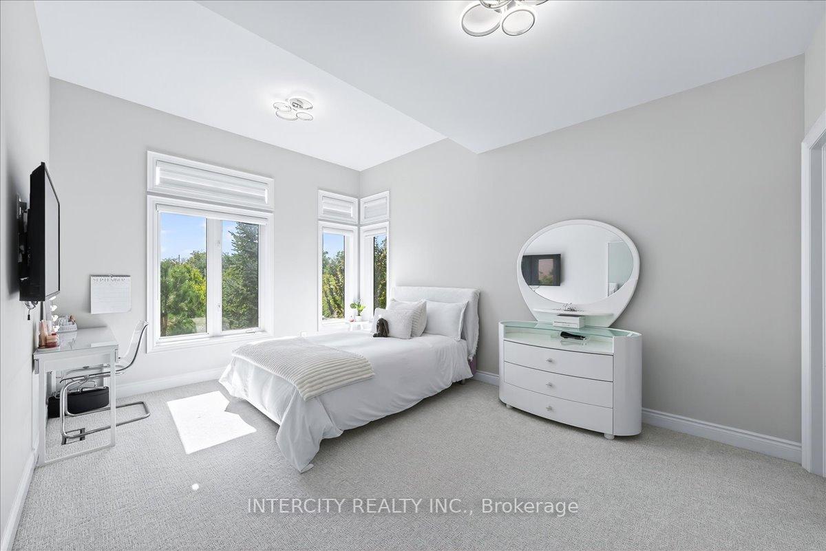 Photo 30 of 102 Cook's Mill Crescent, Vaughan, Patterson — HOMEH