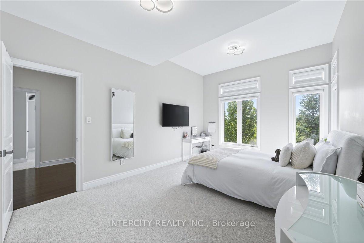 Photo 31 of 102 Cook's Mill Crescent, Vaughan, Patterson — HOMEH