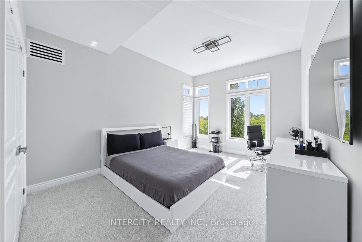 Photo 32 of 102 Cook's Mill Crescent, Vaughan, Patterson — HOMEH