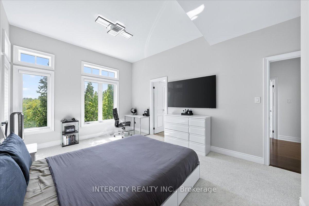Photo 33 of 102 Cook's Mill Crescent, Vaughan, Patterson — HOMEH