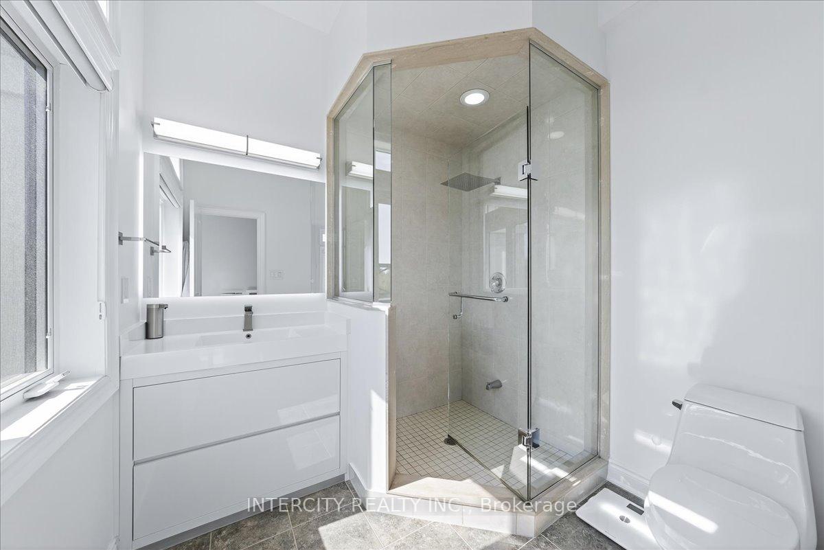 Photo 34 of 102 Cook's Mill Crescent, Vaughan, Patterson — HOMEH