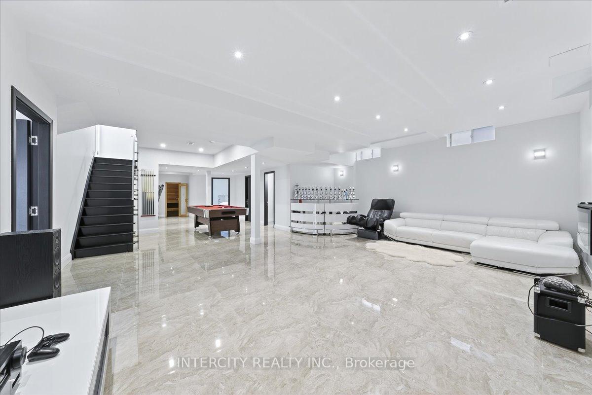Photo 37 of 102 Cook's Mill Crescent, Vaughan, Patterson — HOMEH