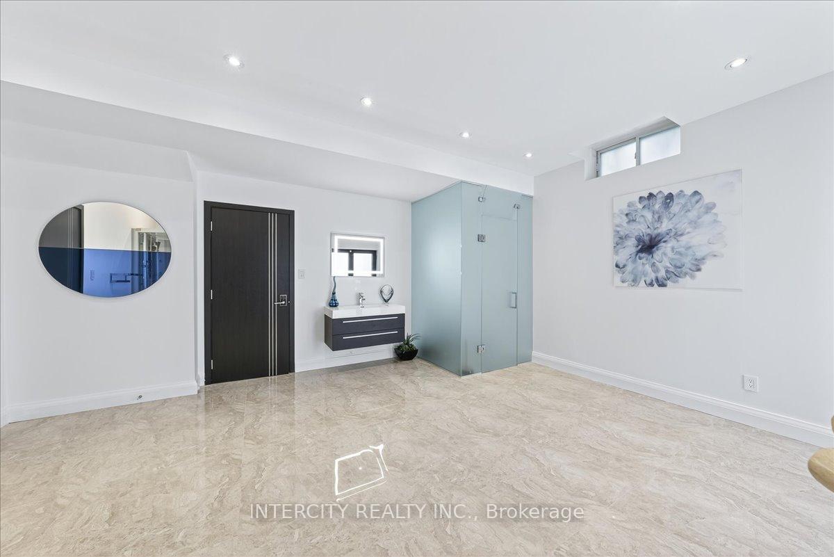 Photo 41 of 102 Cook's Mill Crescent, Vaughan, Patterson — HOMEH