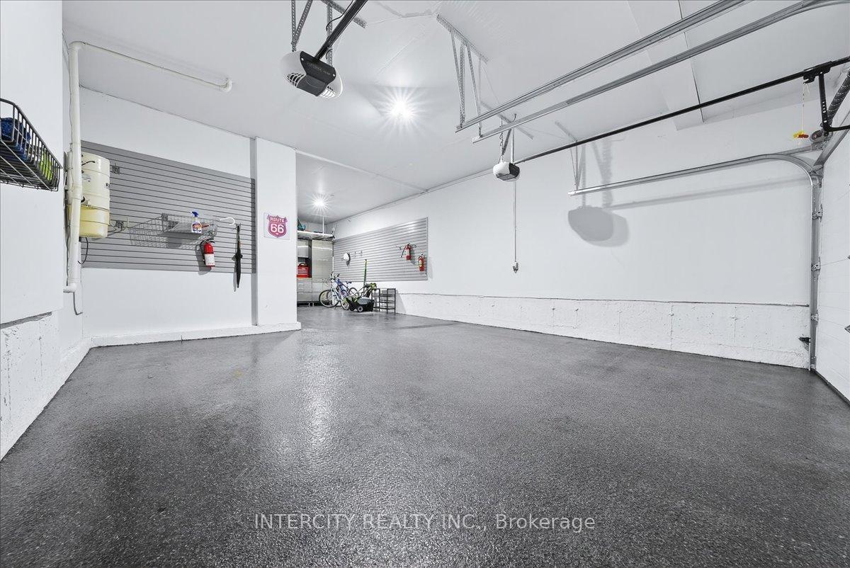 Photo 44 of 102 Cook's Mill Crescent, Vaughan, Patterson — HOMEH