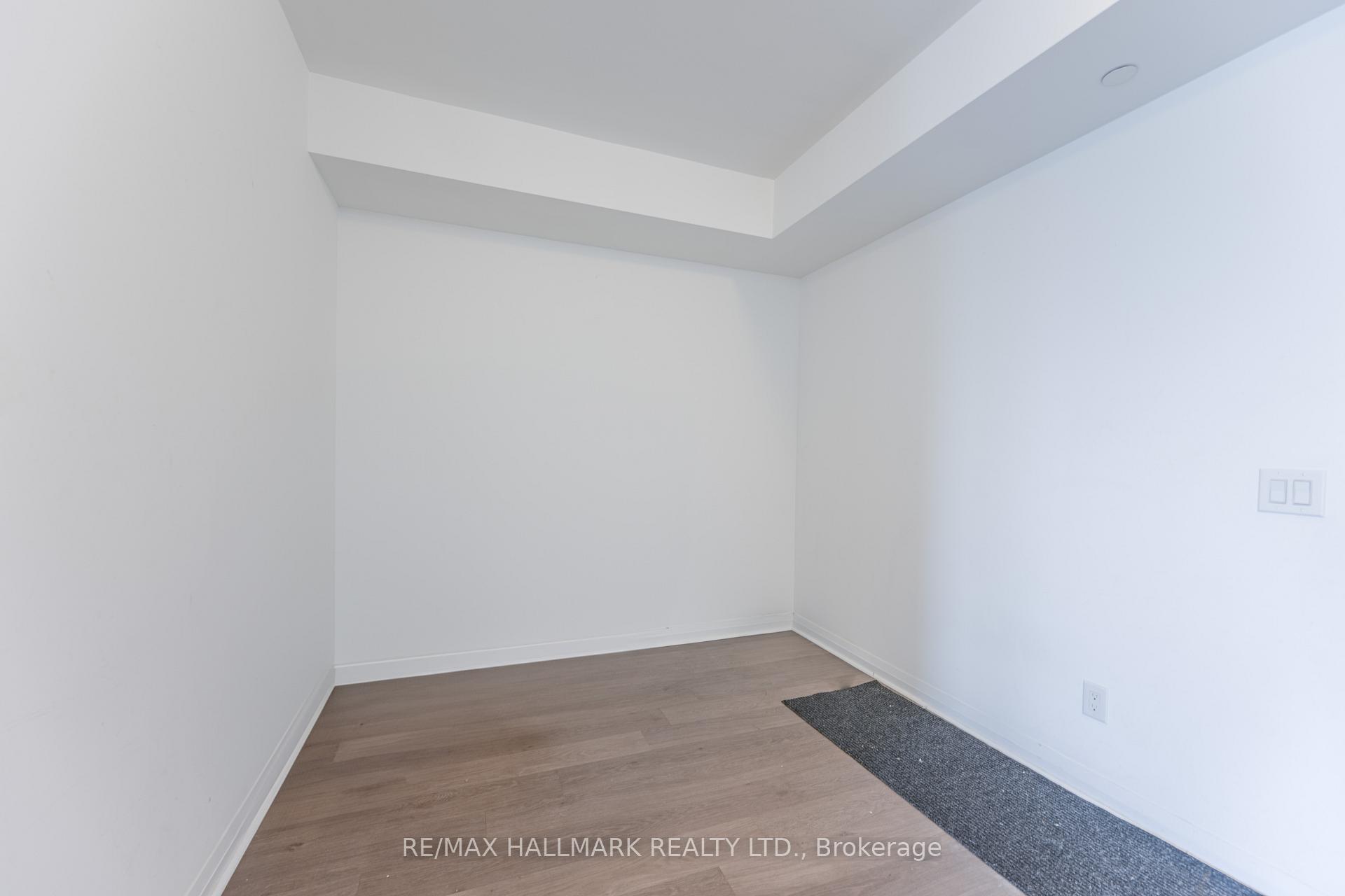 Photo 4 of Unit 406, 55 Oneida Crescent, Richmond Hill, Langstaff — HOMEH