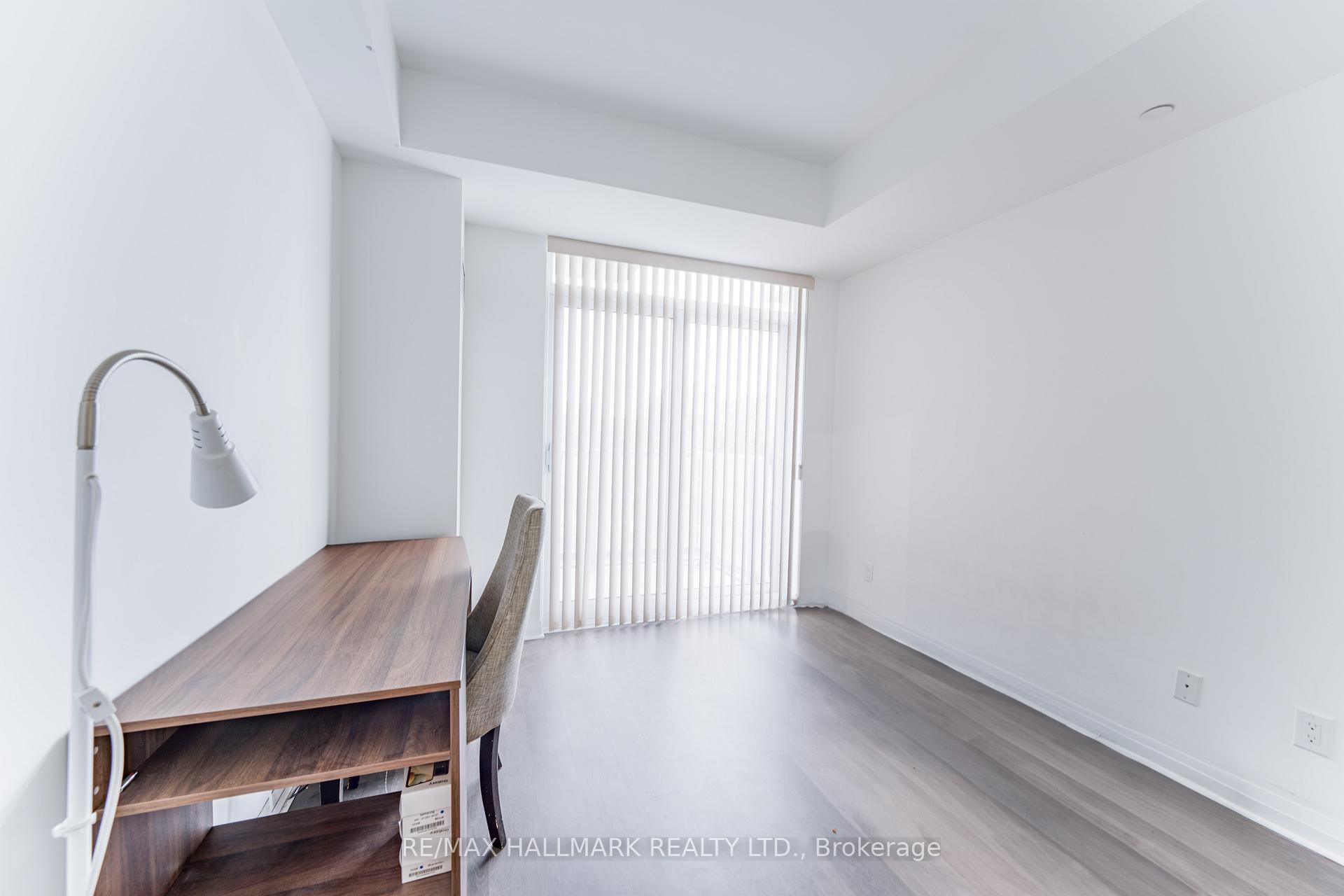 Photo 6 of Unit 406, 55 Oneida Crescent, Richmond Hill, Langstaff — HOMEH