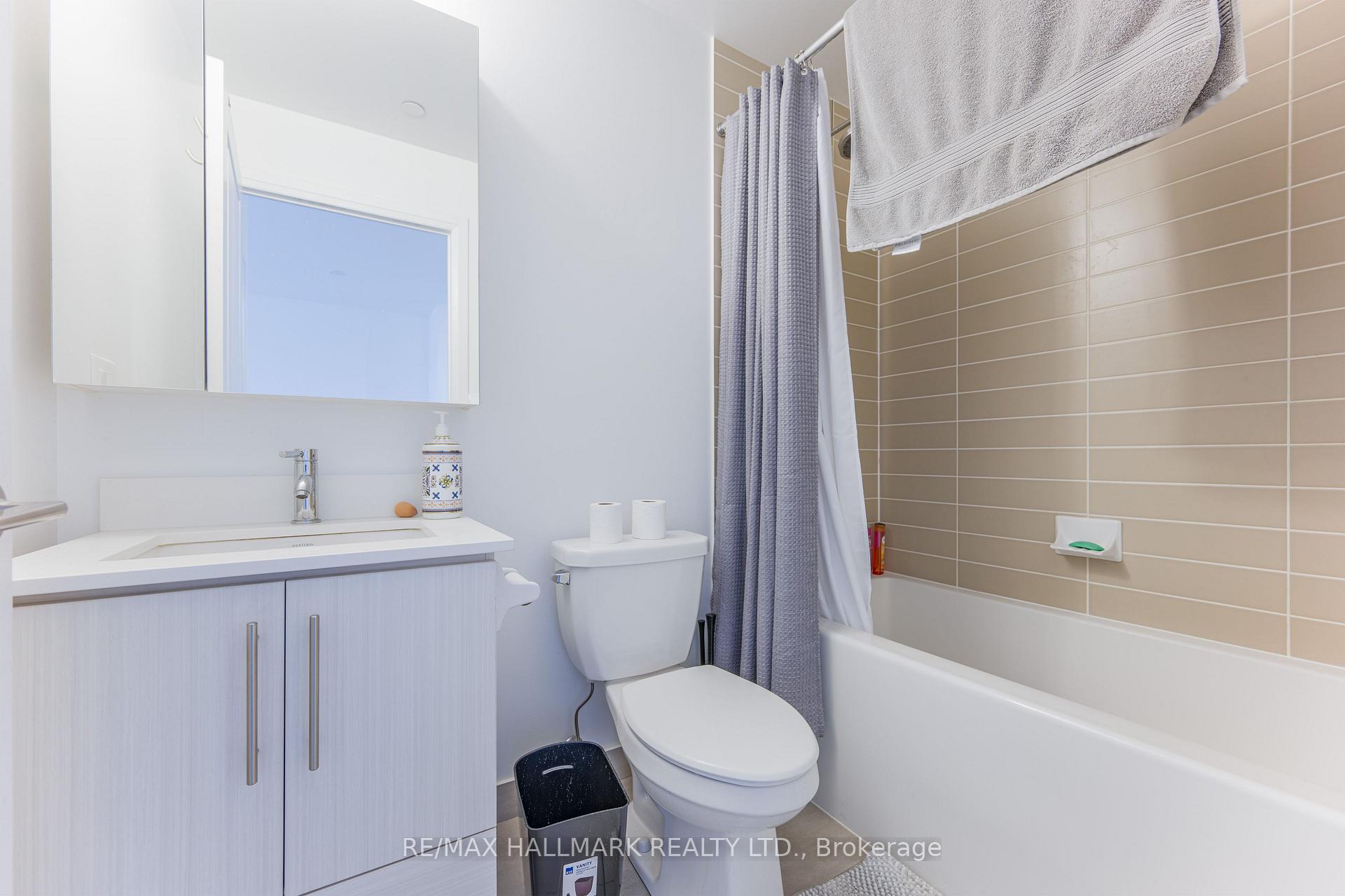 Photo 8 of Unit 406, 55 Oneida Crescent, Richmond Hill, Langstaff — HOMEH