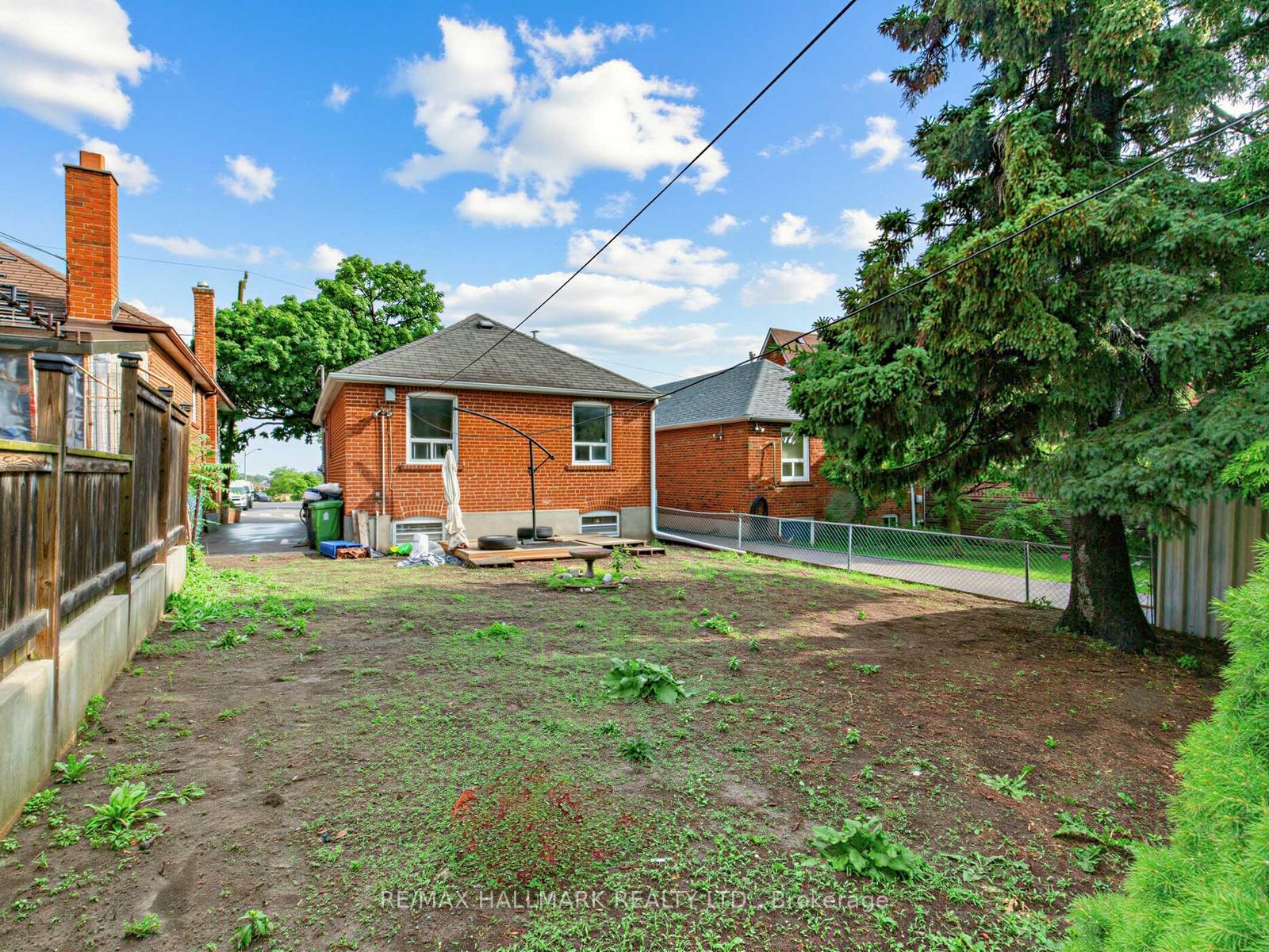 Photo 28 of 38 Ypres Road, Toronto, Keelesdale-Eglinton West — HOMEH