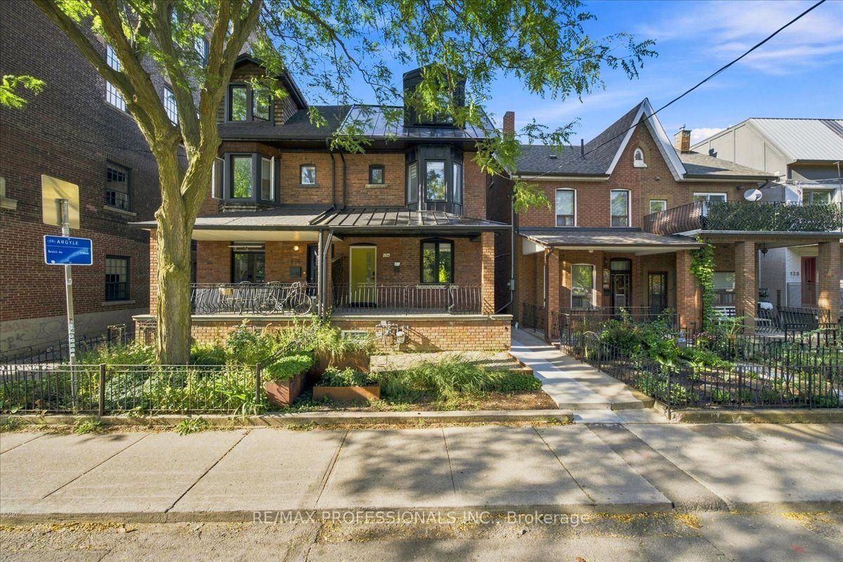 Photo 2 of Unit Lower, 134 Argyle Street, Toronto, Trinity-Bellwoods — HOMEH