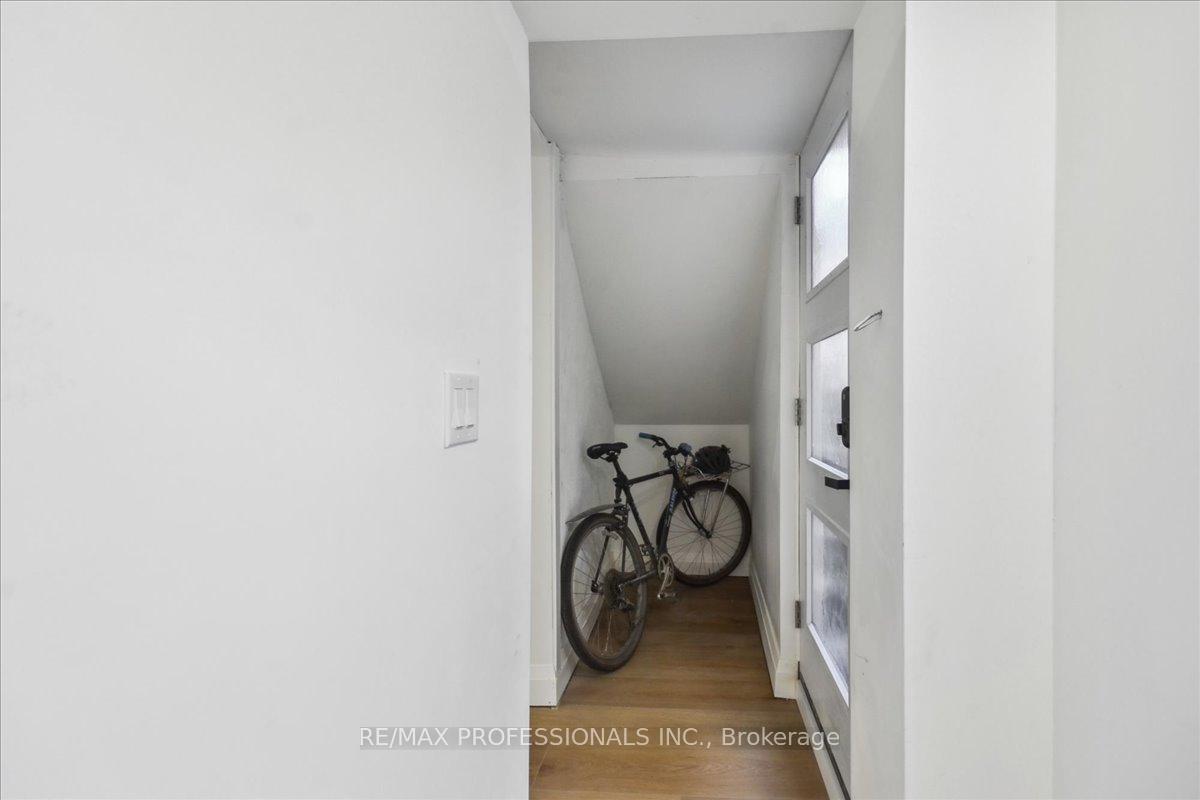 Photo 4 of Unit Lower, 134 Argyle Street, Toronto, Trinity-Bellwoods — HOMEH