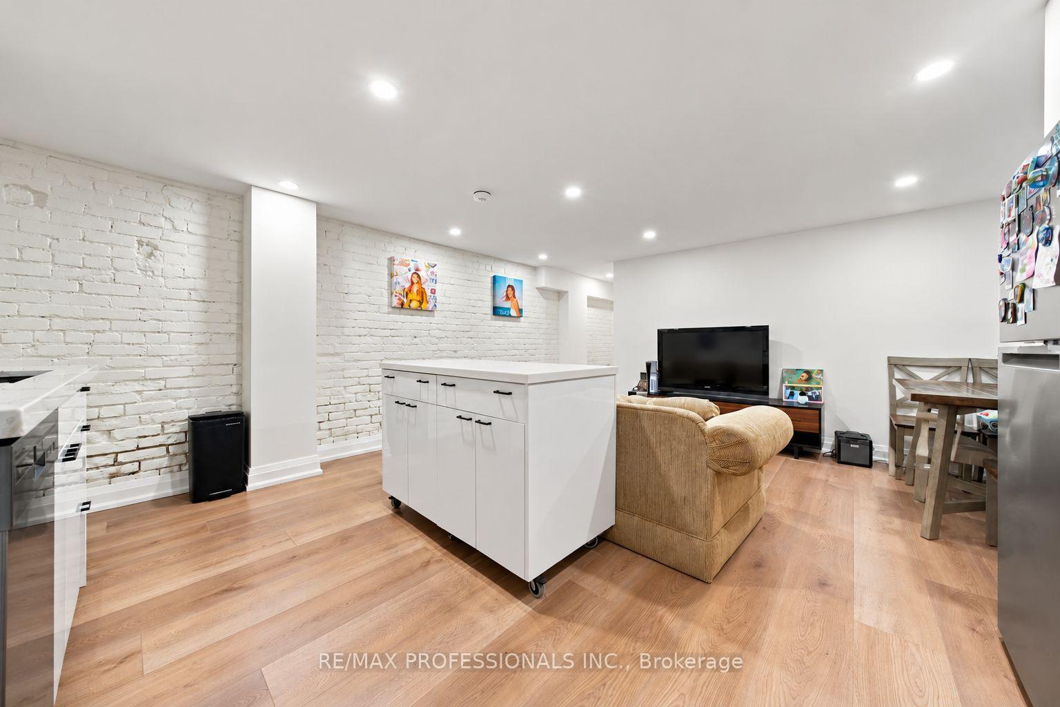 Photo 11 of Unit Lower, 134 Argyle Street, Toronto, Trinity-Bellwoods — HOMEH