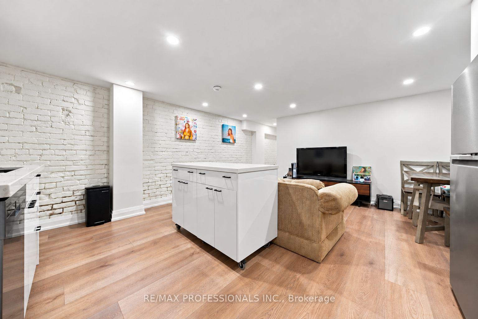 Photo 12 of Unit Lower, 134 Argyle Street, Toronto, Trinity-Bellwoods — HOMEH