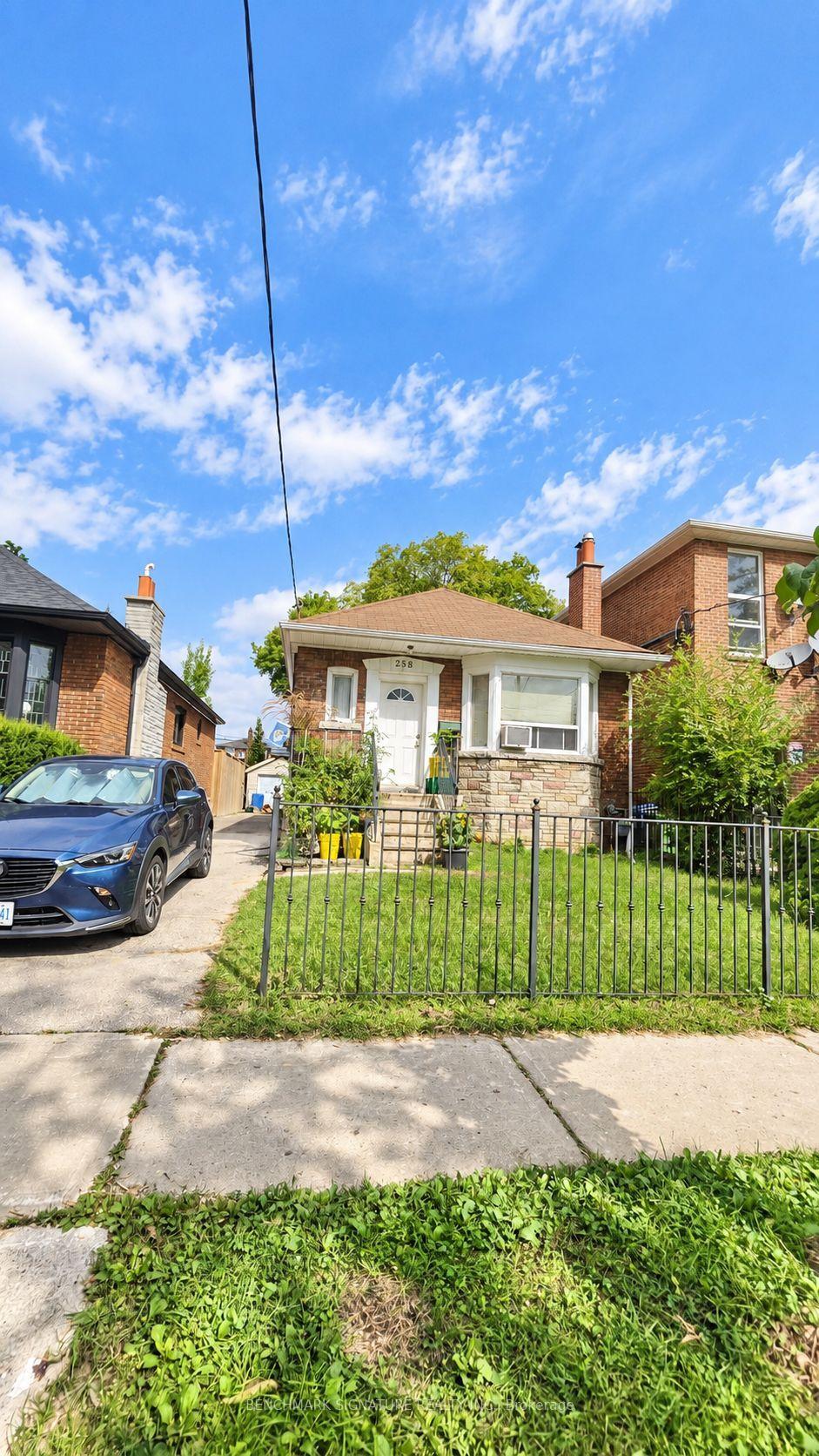 Photo 2 of Unit Basement, 238 Torrens Avenue, Toronto, East York — HOMEH