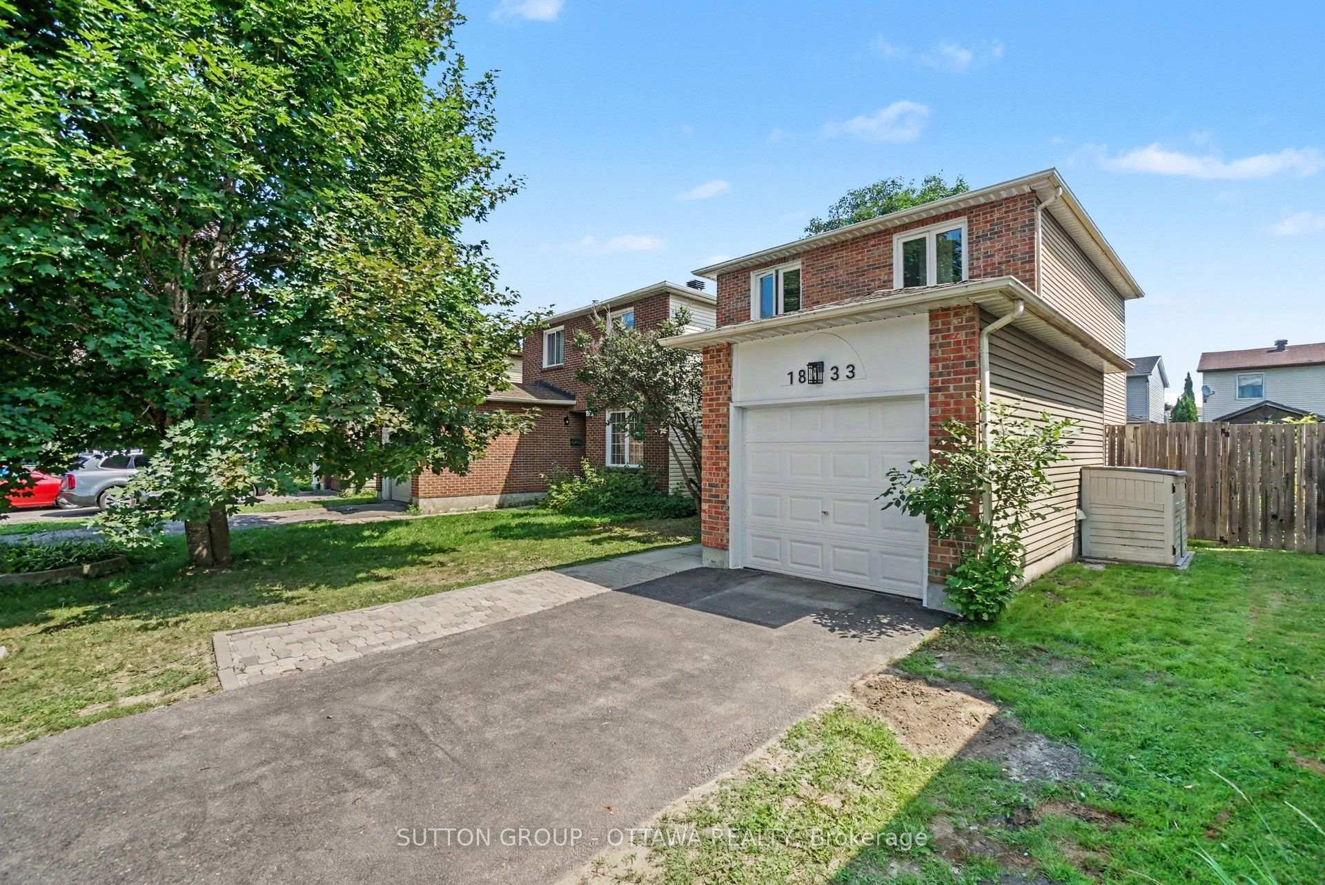 Photo 2 of 1833 Brousseau Crescent, Ottawa, Chateauneuf — HOMEH