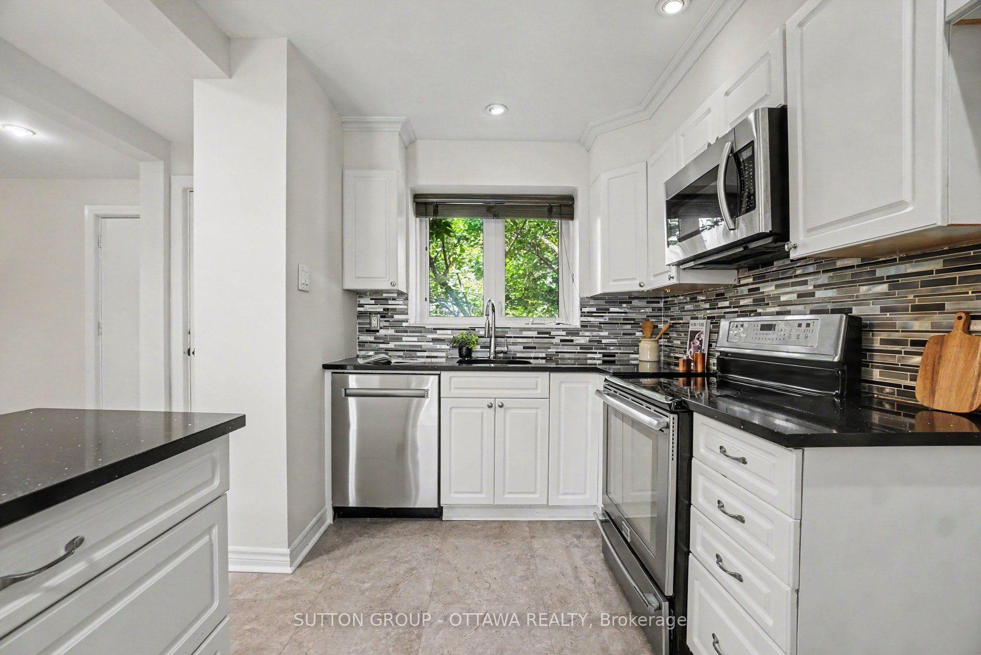 Photo 9 of 1833 Brousseau Crescent, Ottawa, Chateauneuf — HOMEH