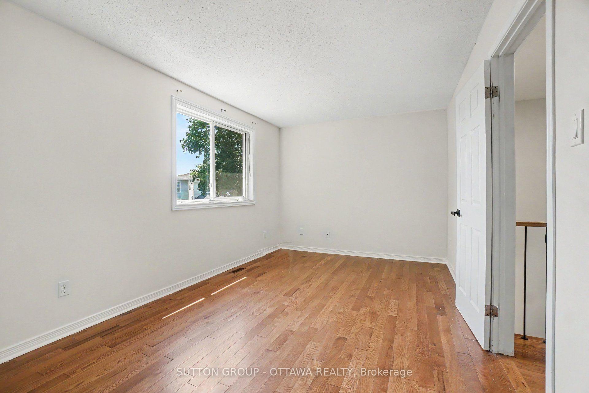 Photo 18 of 1833 Brousseau Crescent, Ottawa, Chateauneuf — HOMEH