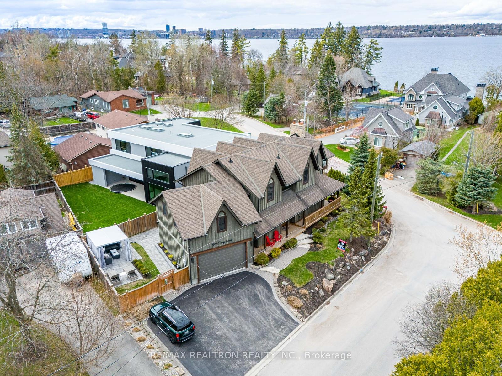 Photo 2 of 49 Gray Lane, Barrie, South Shore — HOMEH