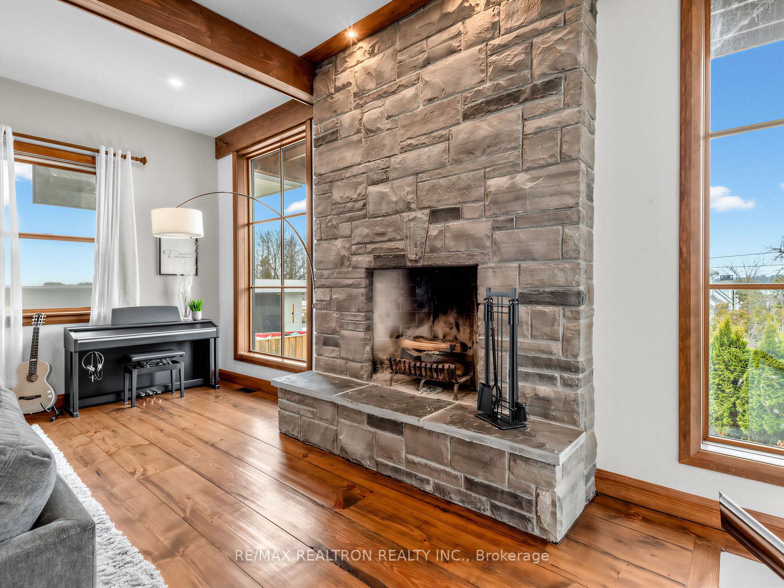 Photo 5 of 49 Gray Lane, Barrie, South Shore — HOMEH