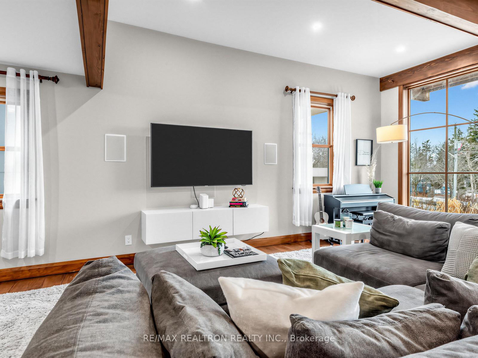 Photo 9 of 49 Gray Lane, Barrie, South Shore — HOMEH