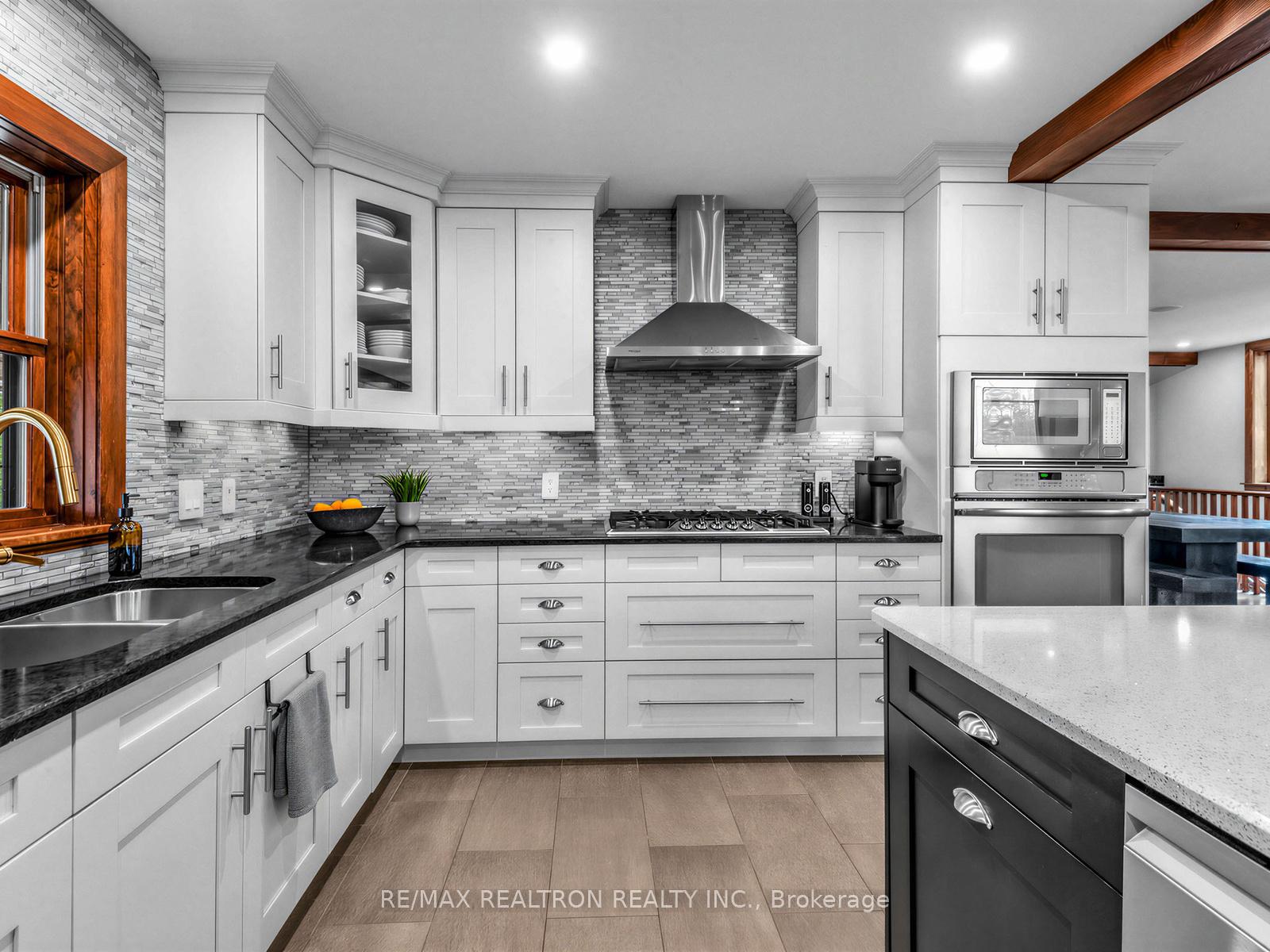 Photo 17 of 49 Gray Lane, Barrie, South Shore — HOMEH