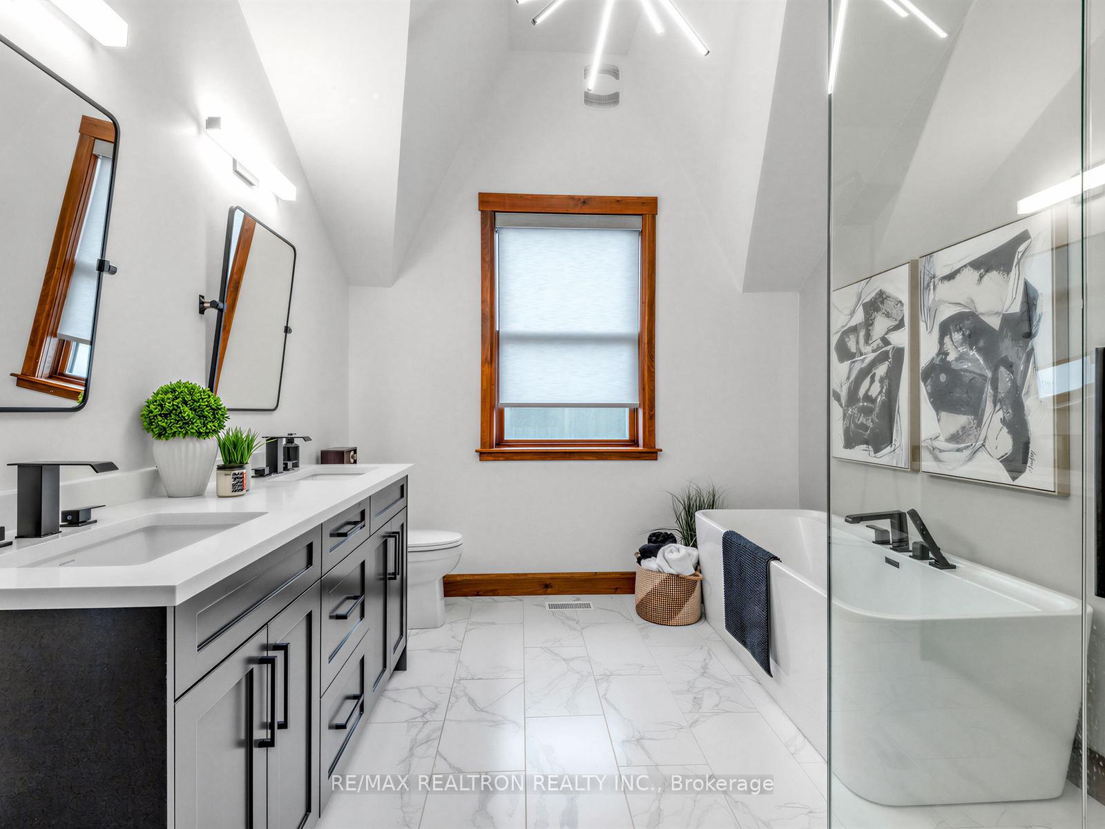 Photo 31 of 49 Gray Lane, Barrie, South Shore — HOMEH