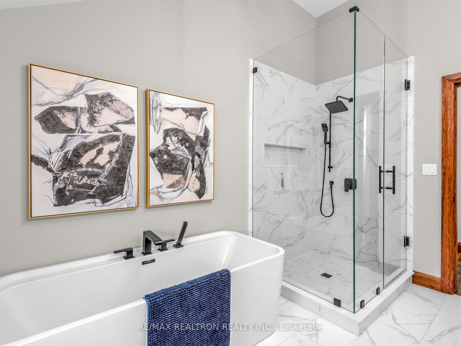 Photo 33 of 49 Gray Lane, Barrie, South Shore — HOMEH