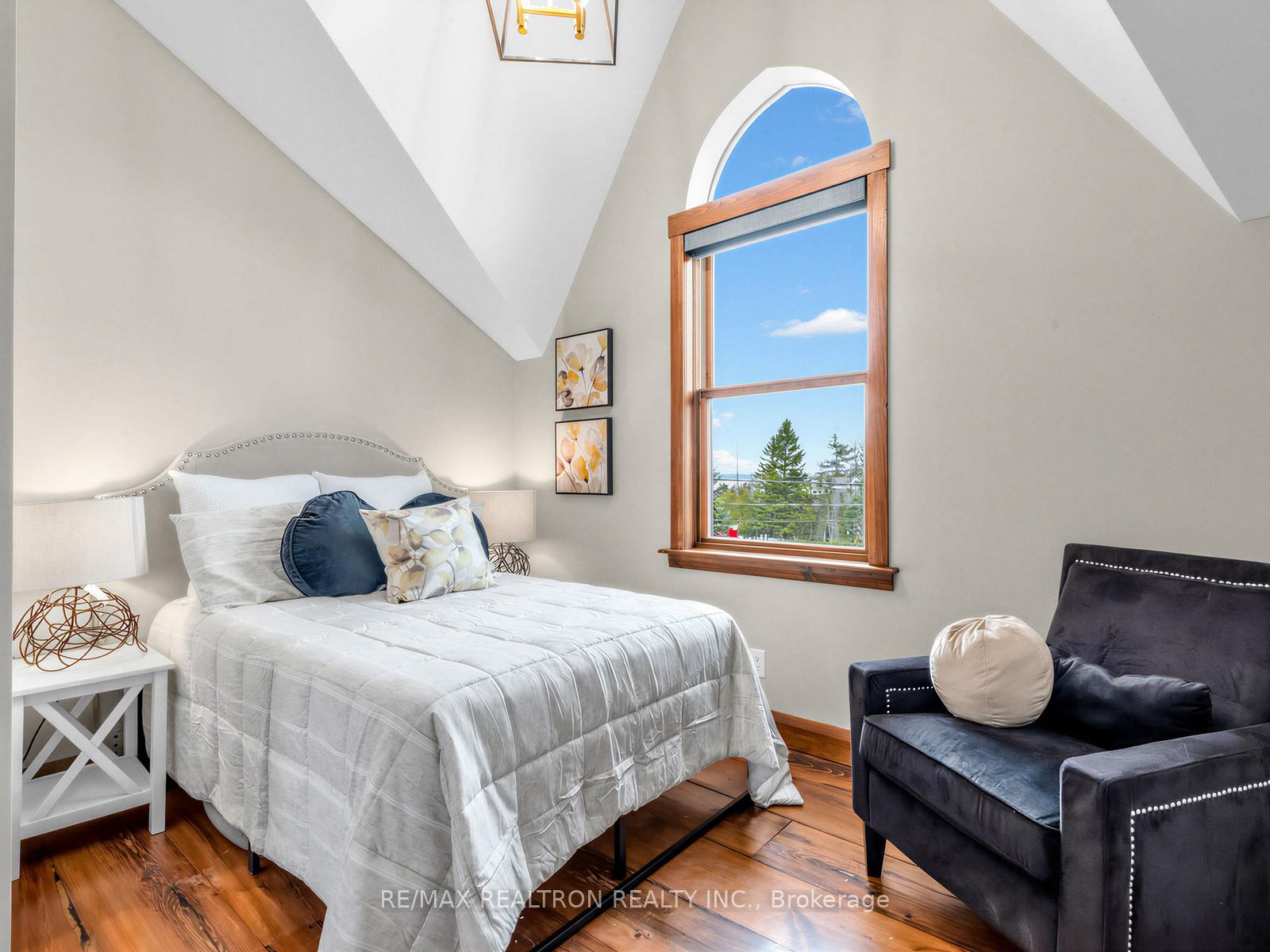 Photo 34 of 49 Gray Lane, Barrie, South Shore — HOMEH
