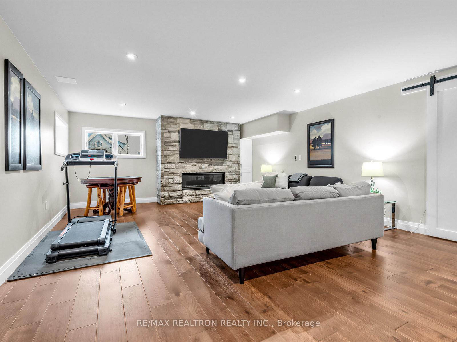 Photo 41 of 49 Gray Lane, Barrie, South Shore — HOMEH