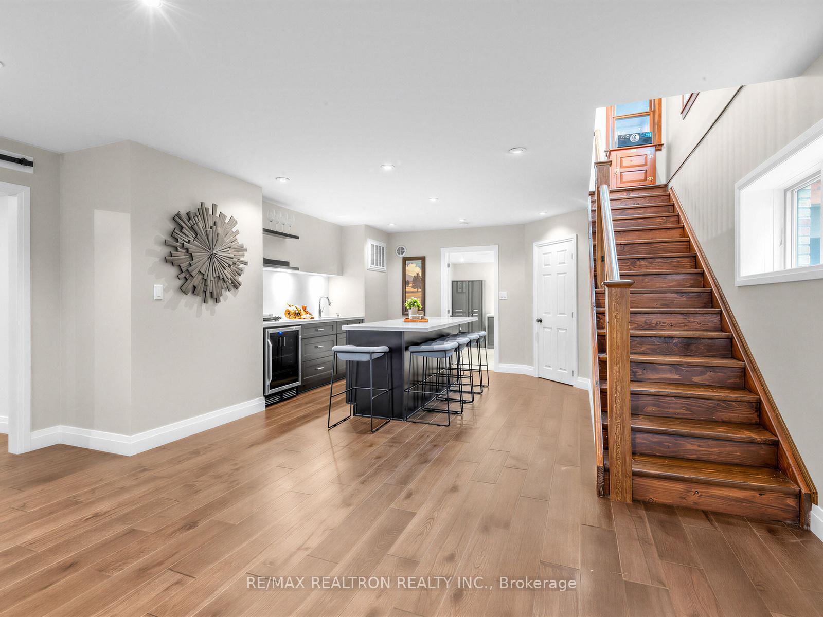 Photo 42 of 49 Gray Lane, Barrie, South Shore — HOMEH