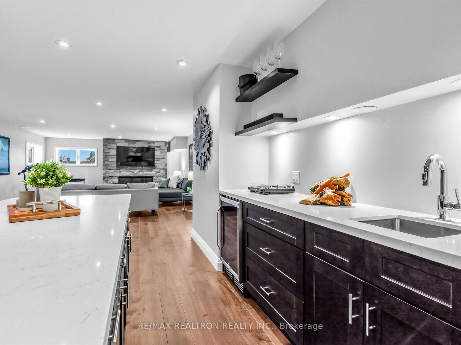 Photo 44 of 49 Gray Lane, Barrie, South Shore — HOMEH
