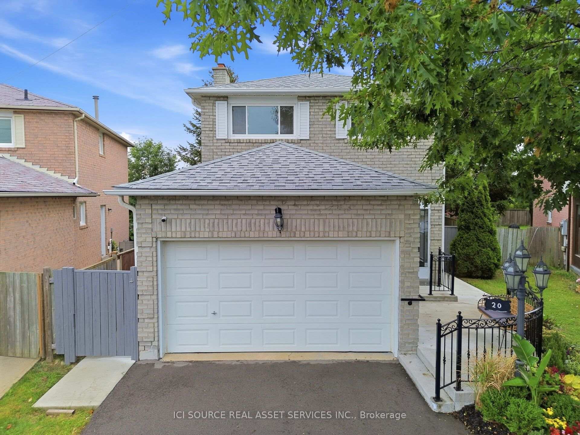 Photo 2 of 20 Kesteven Crescent, Brampton, Fletcher's Creek South — HOMEH