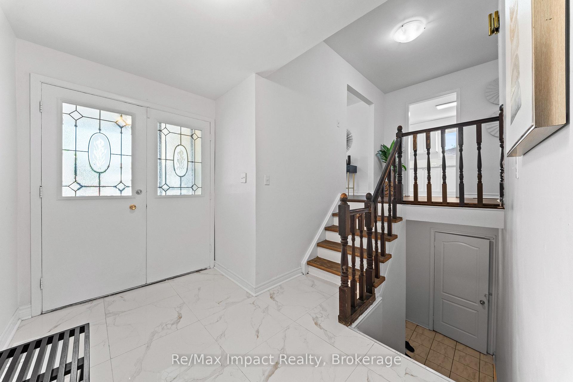 Photo 2 of 3874 Brandon Gate Drive, Mississauga, Malton — HOMEH