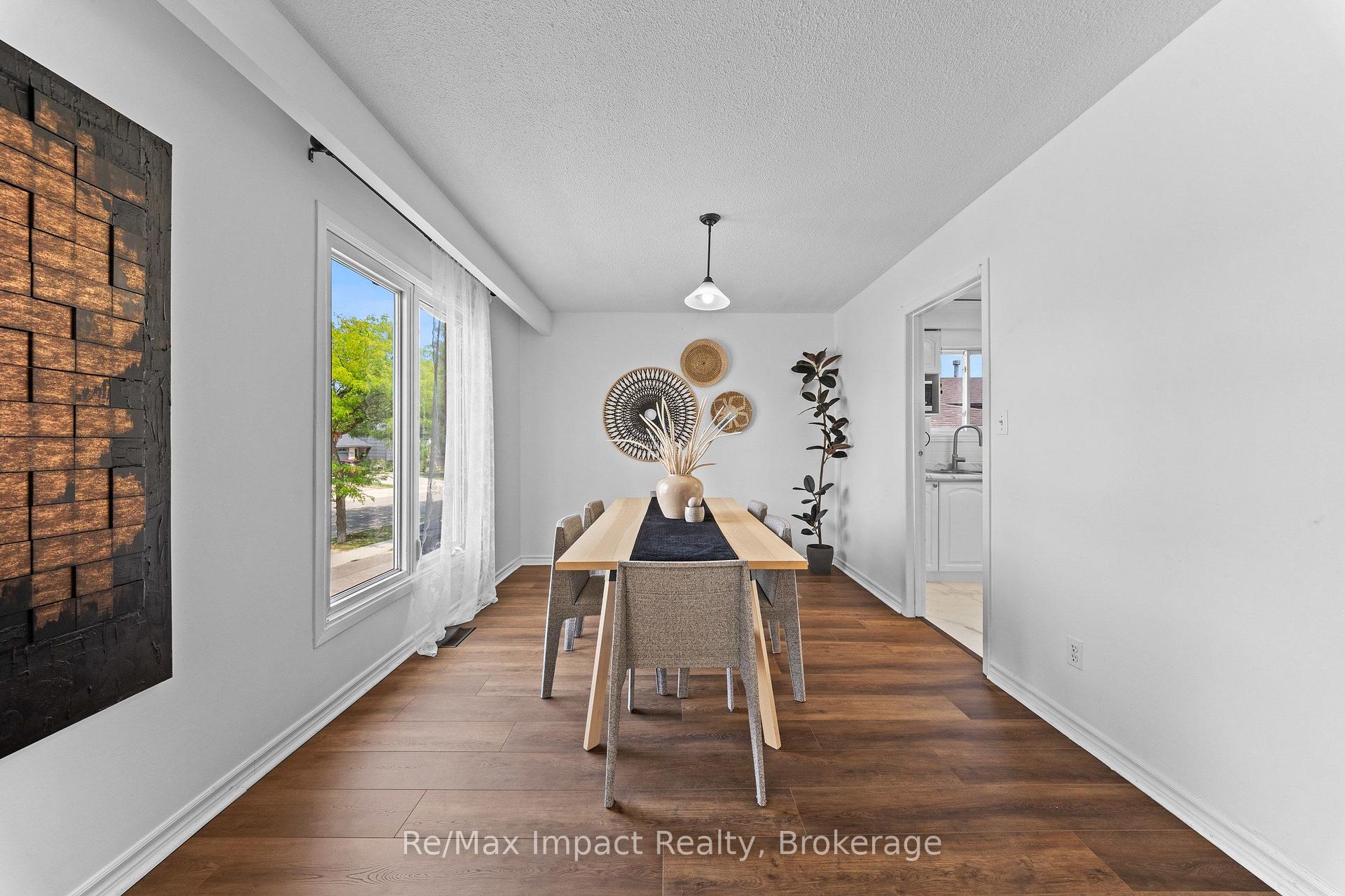 Photo 5 of 3874 Brandon Gate Drive, Mississauga, Malton — HOMEH