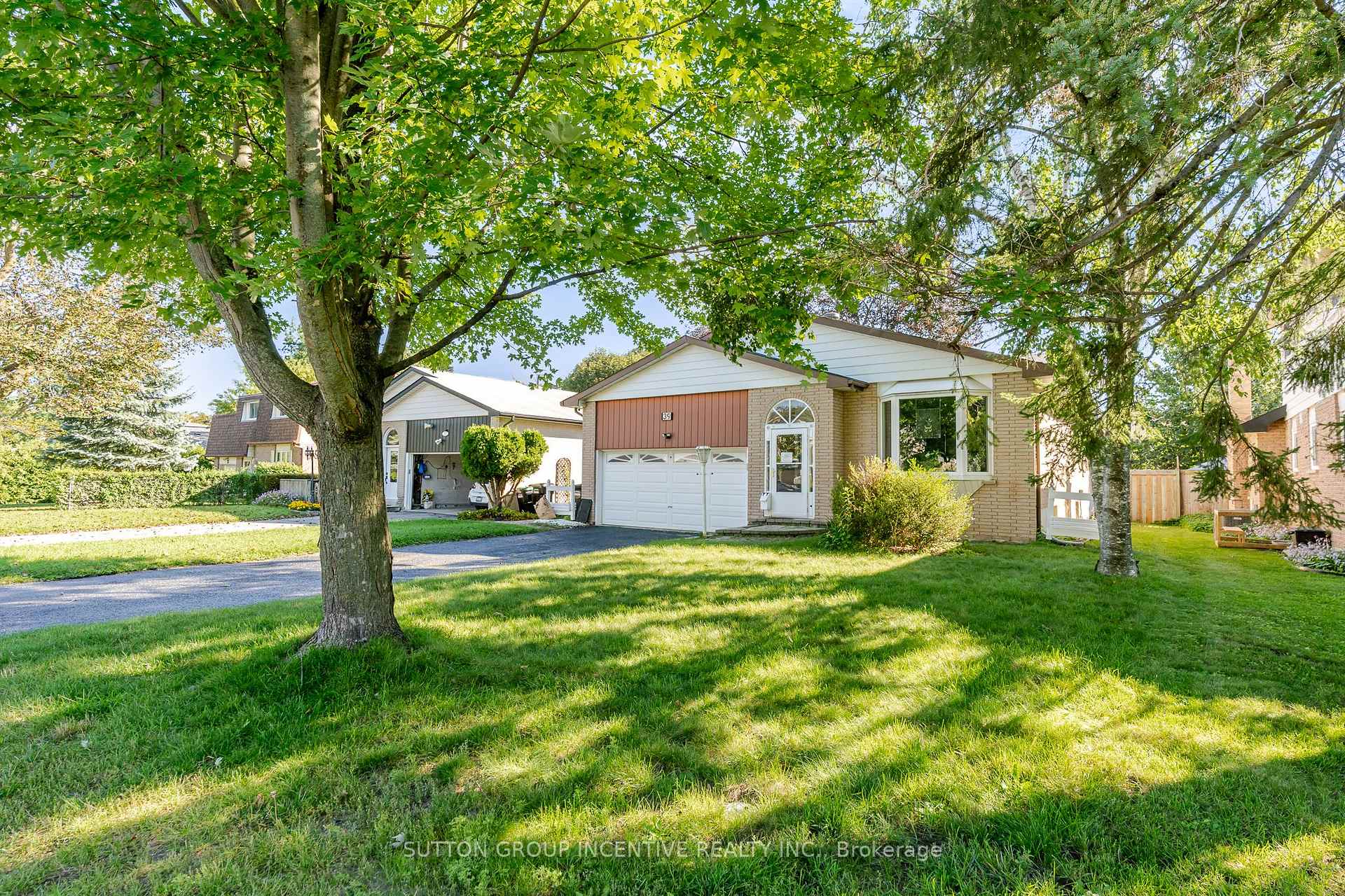 Photo 3 of 39 Carol Road, Barrie, Allandale Heights — HOMEH
