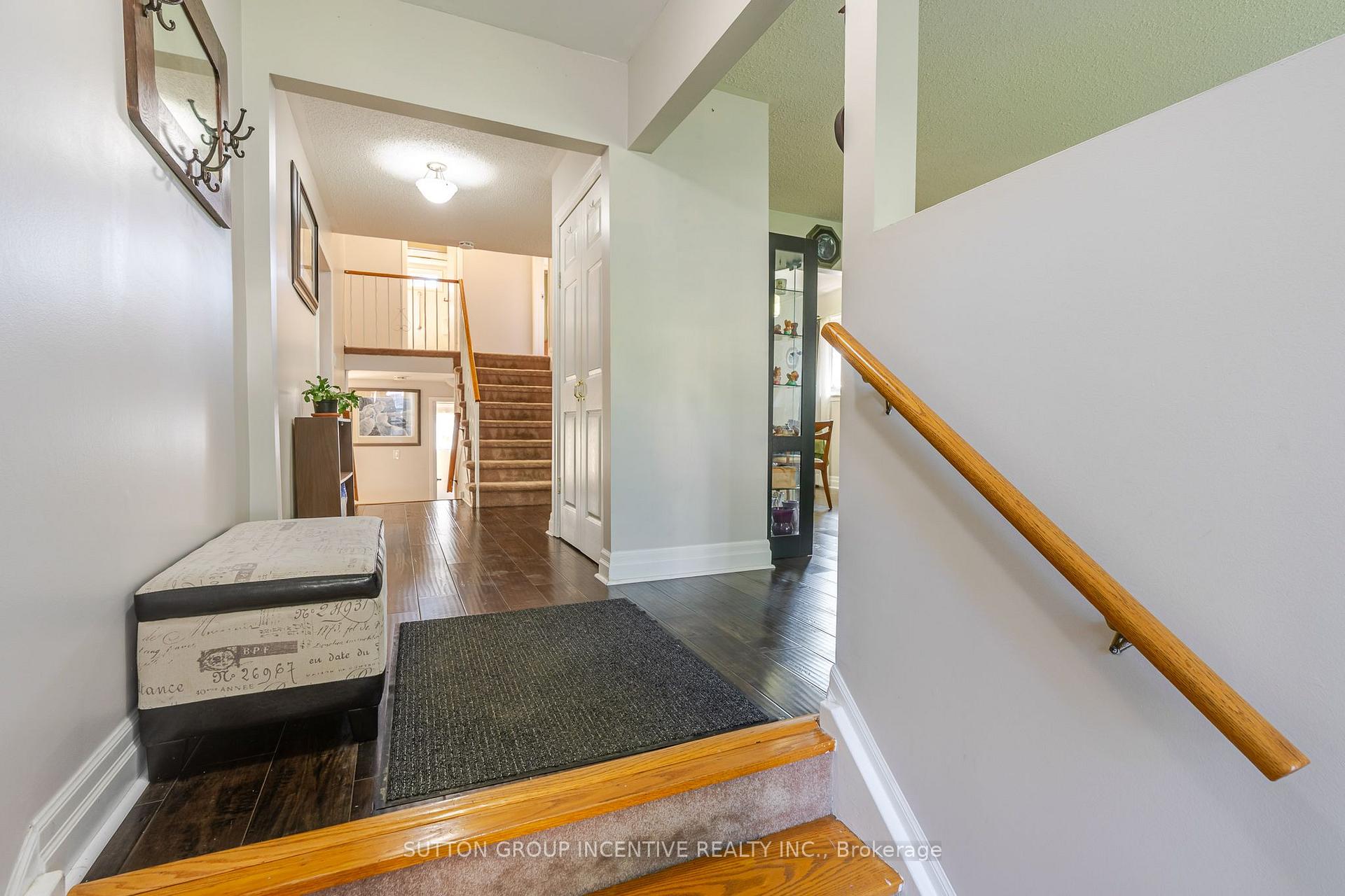 Photo 5 of 39 Carol Road, Barrie, Allandale Heights — HOMEH