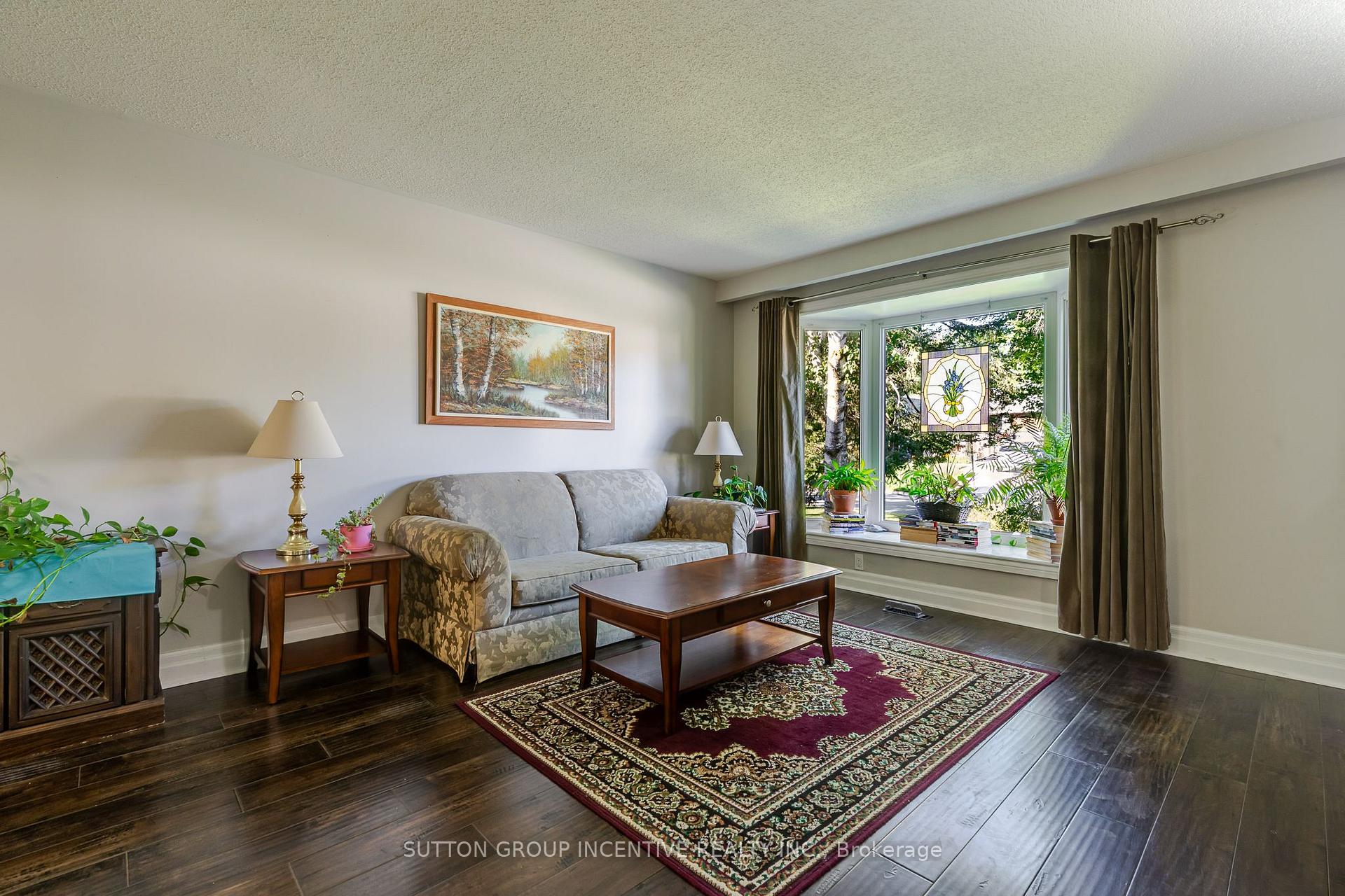 Photo 7 of 39 Carol Road, Barrie, Allandale Heights — HOMEH