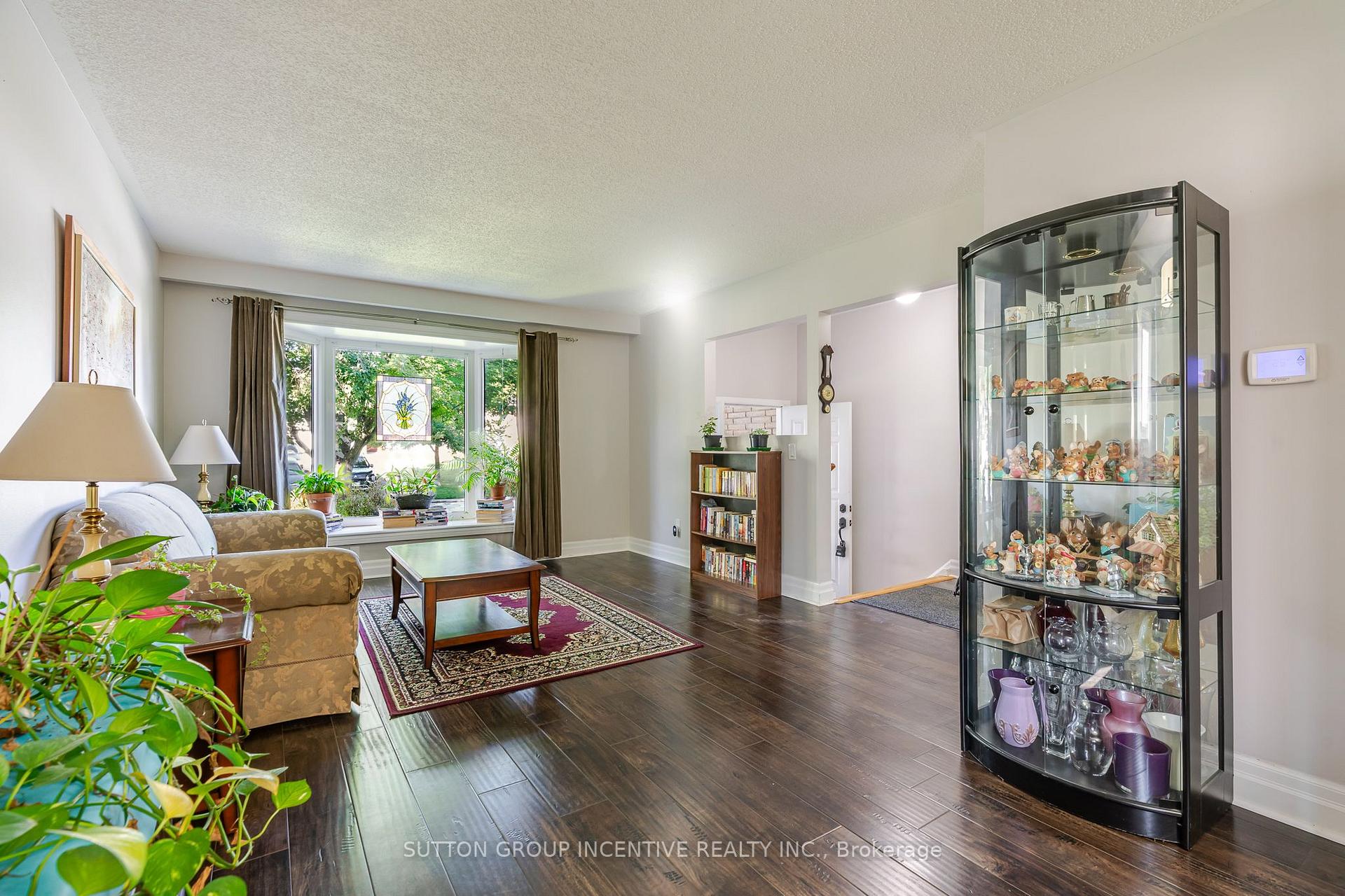 Photo 8 of 39 Carol Road, Barrie, Allandale Heights — HOMEH