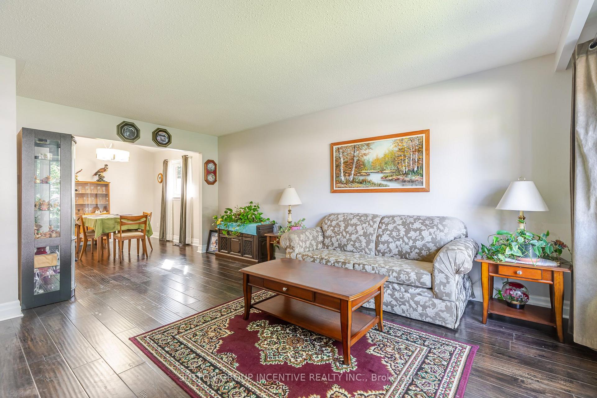 Photo 10 of 39 Carol Road, Barrie, Allandale Heights — HOMEH