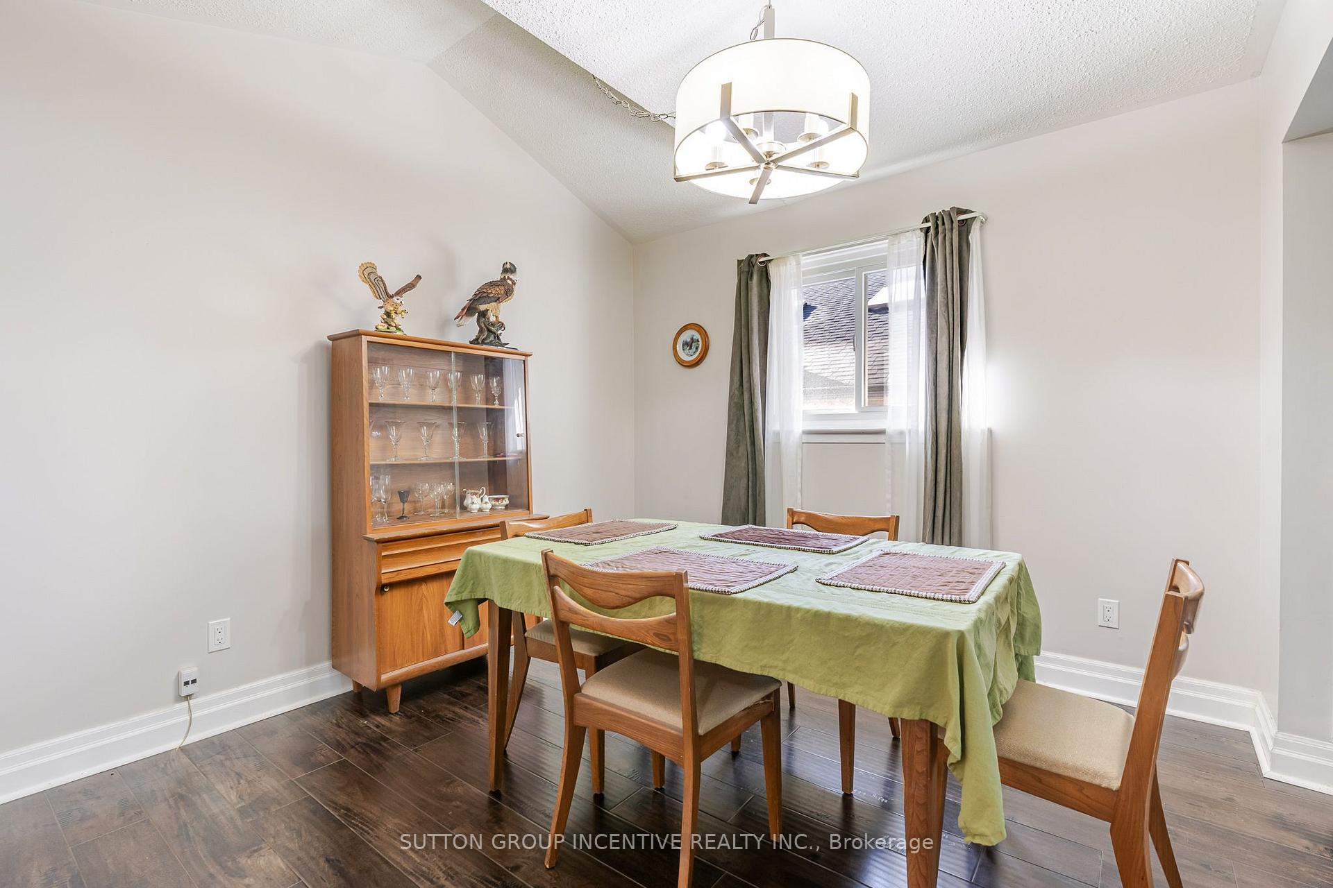 Photo 12 of 39 Carol Road, Barrie, Allandale Heights — HOMEH